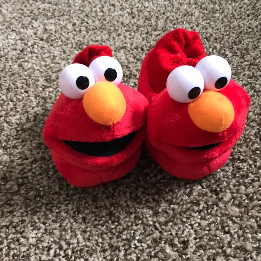 Brand new Elmo 5-6 slippers